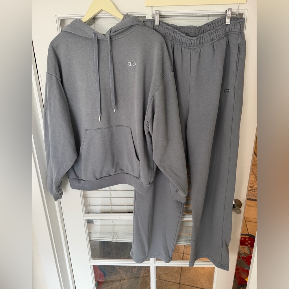 ALO Accolade Set In Grey